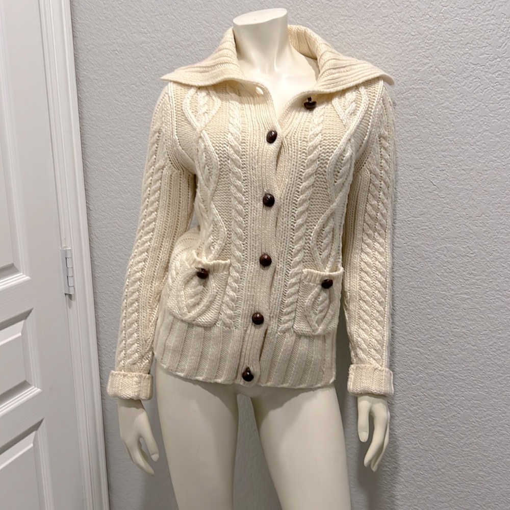 Gap size small White Cable Cardigan/Sweater